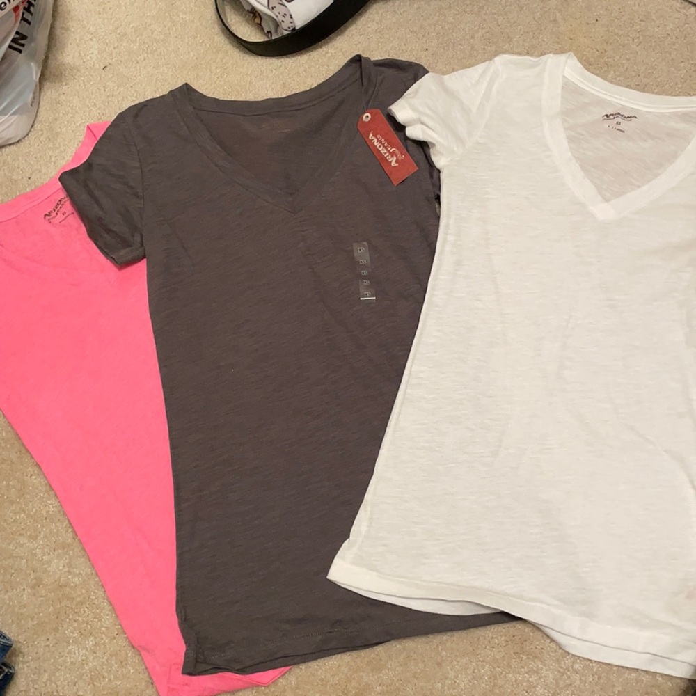 3 v-neck T-shirt’s